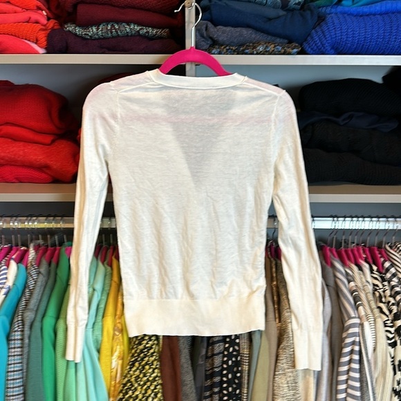 Loft white with black flowers long sleeve v neck button front cardigan size XS - Picture 3 of 3